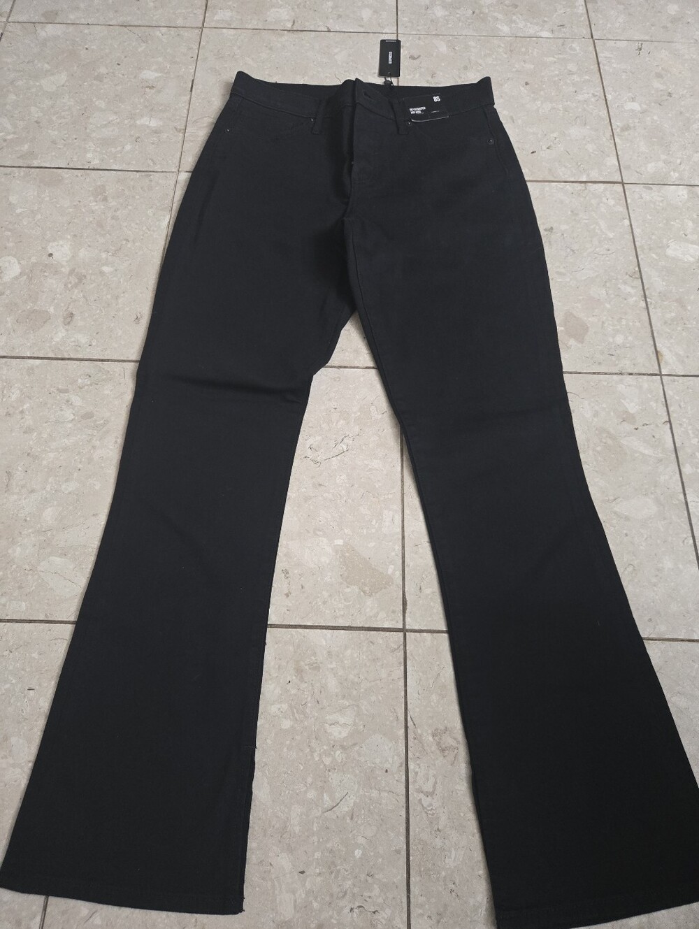 NWT Women's Express Black Skyscraper Mid Rise 8S Short